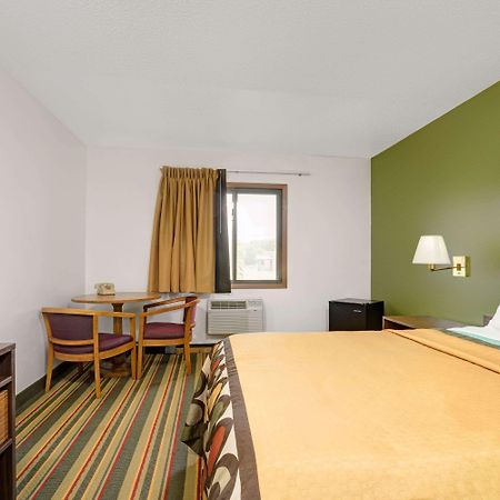 Super 8 By Wyndham Buffalo Exterior photo