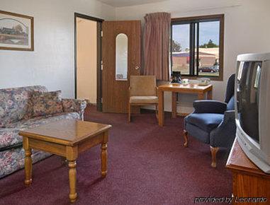 Super 8 By Wyndham Buffalo Room photo