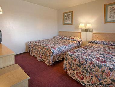 Super 8 By Wyndham Buffalo Room photo